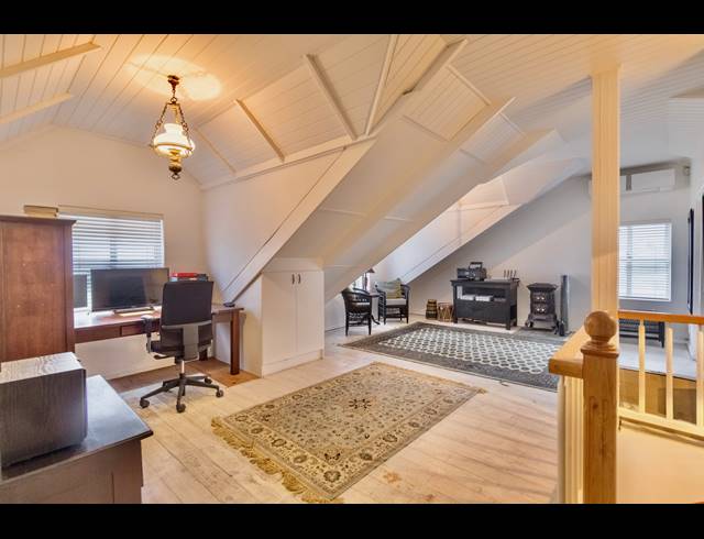 5 BEDROOM HOUSE FOR SALE IN GROTTO BAY